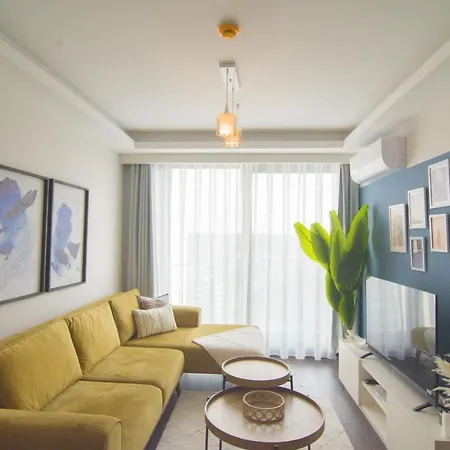 Away From Cozy & Bright 1 Bedroom Apt *