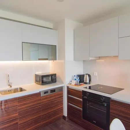 Lejlighed Away From Cozy & Bright 1 Bedroom Apt